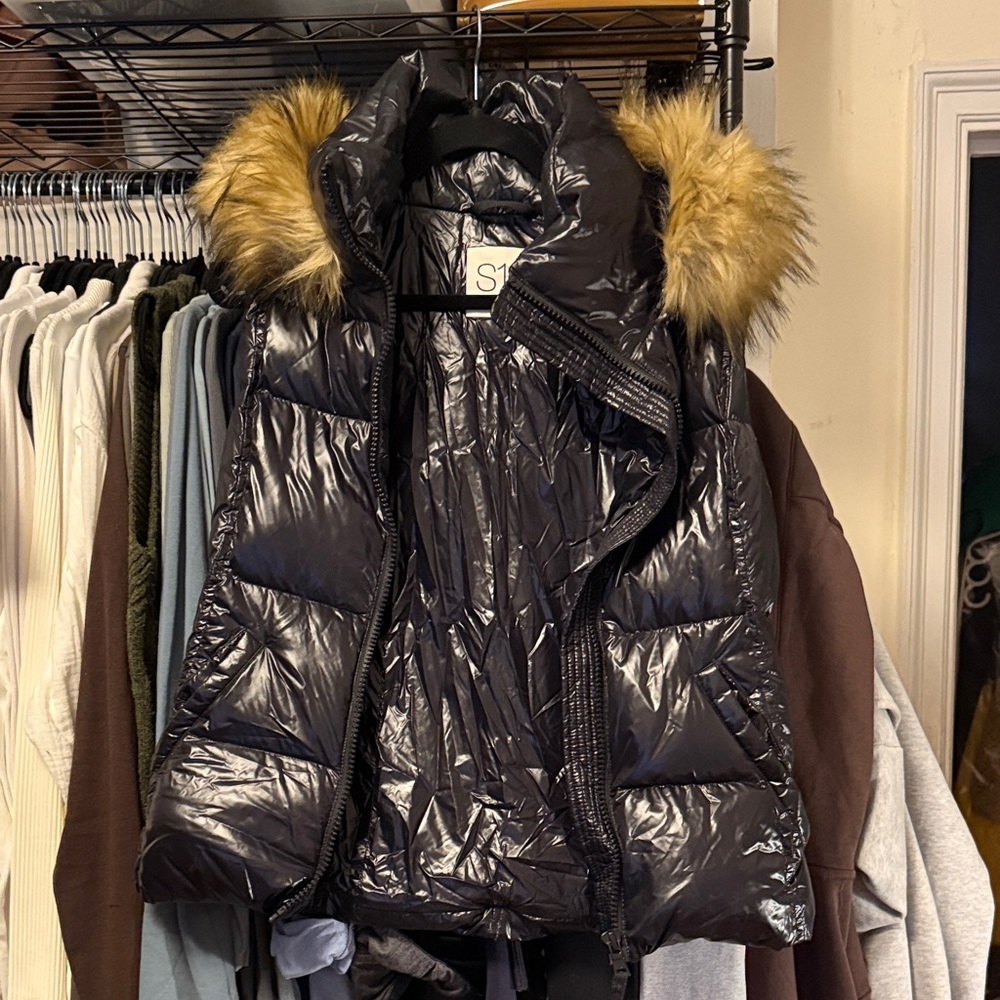 S13 Shiny Black Puffer Vest with Faux Fur Trim Hood with Real Duck Down